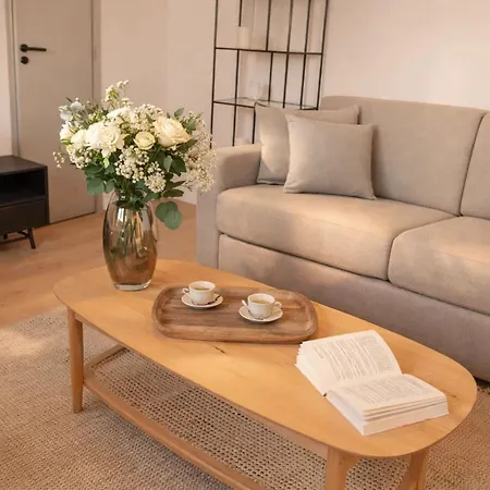 Stunning Near Arc De Triomphe Apartment
