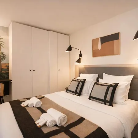 Stunning Near Arc De Triomphe Apartment Paris