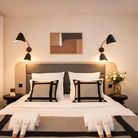 Stunning Near Arc De Triomphe Apartment