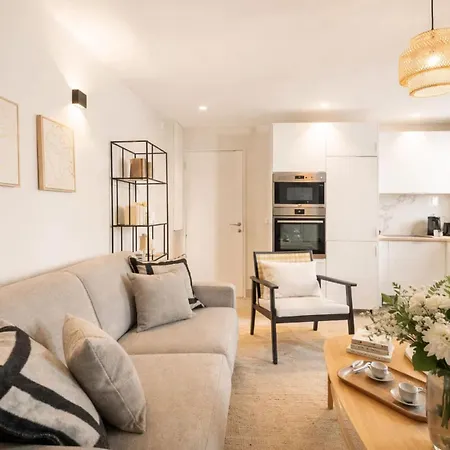 Stunning Near Arc De Triomphe Apartment