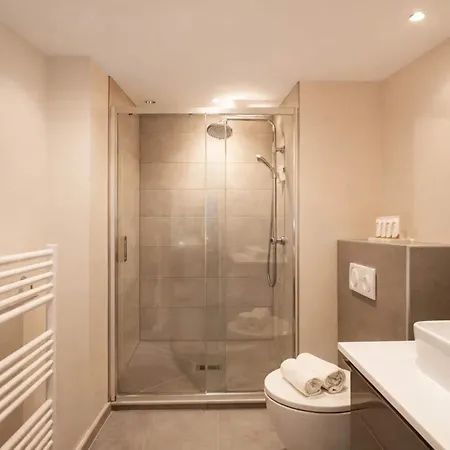 Stunning Near Arc De Triomphe Apartment Paris