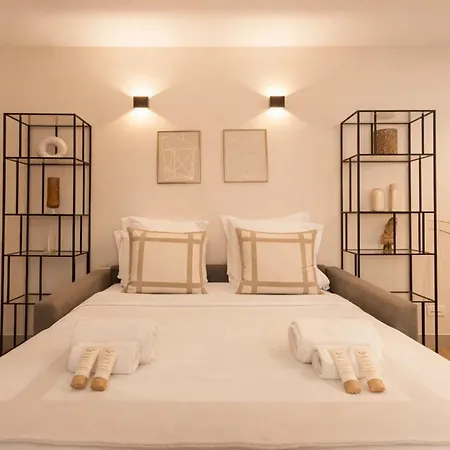 Stunning Near Arc De Triomphe Apartment Paris