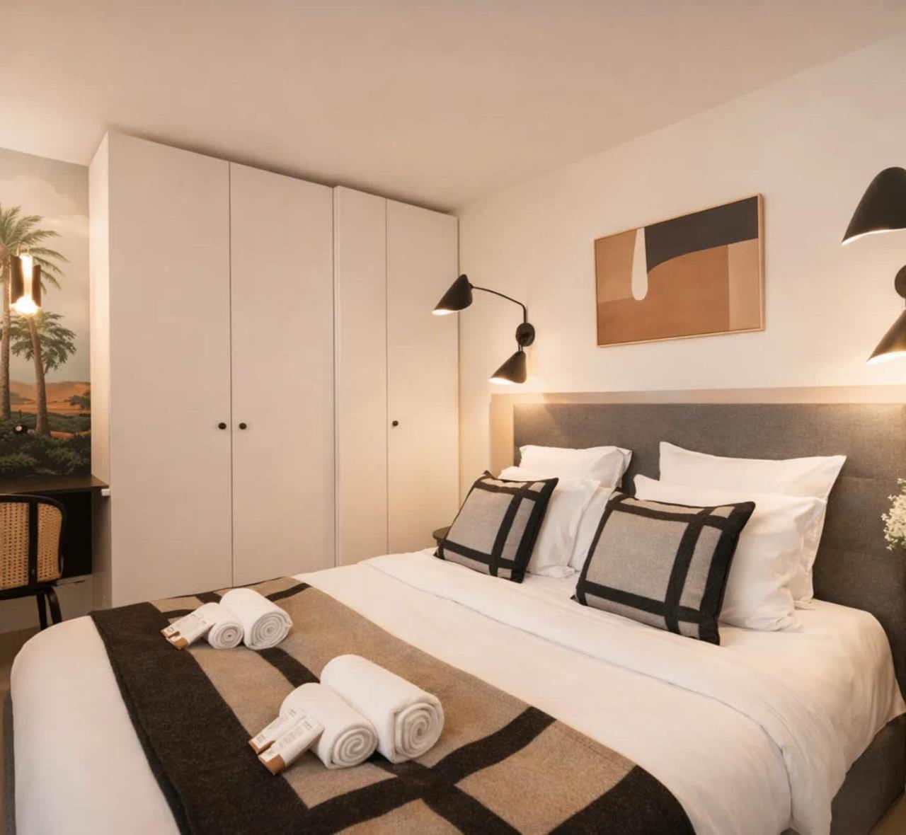Stunning Near Arc De Triomphe Apartment Paris