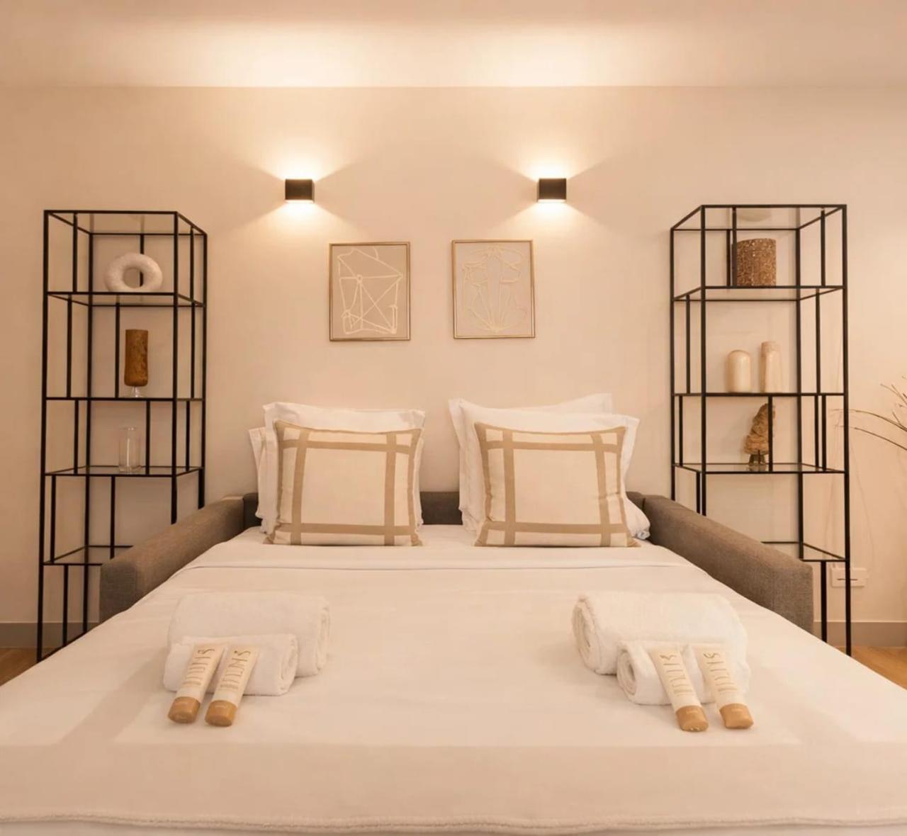 Stunning Near Arc De Triomphe Apartment Paris